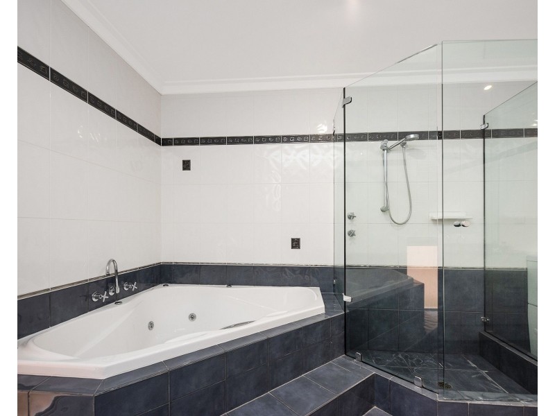 30 Robins Road, Kalamunda WA 6076