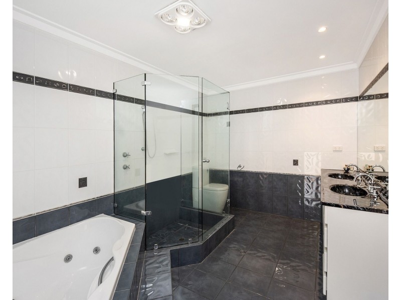 30 Robins Road, Kalamunda WA 6076