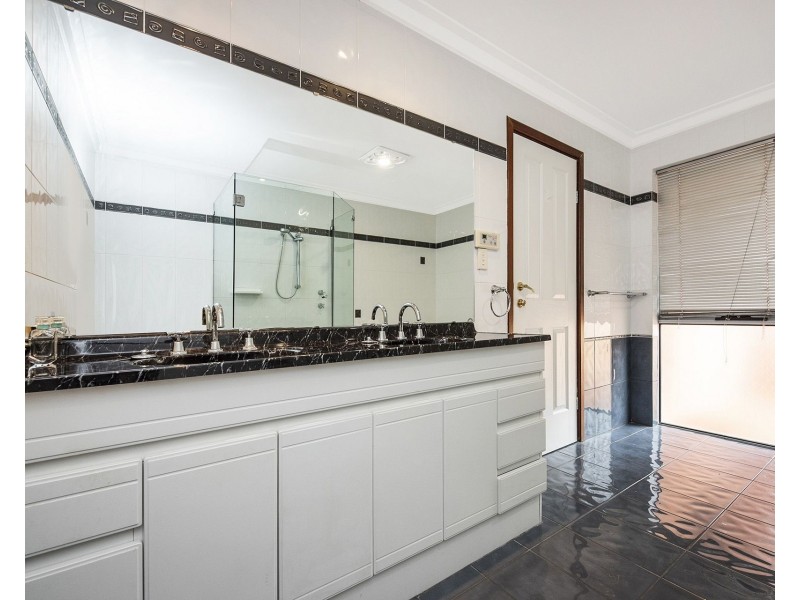 30 Robins Road, Kalamunda WA 6076