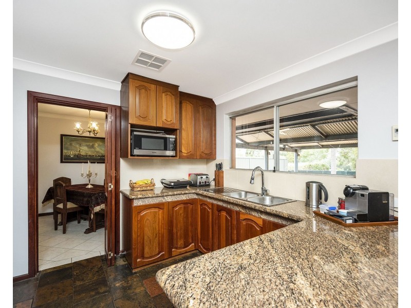 30 Robins Road, Kalamunda WA 6076