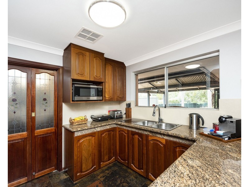 30 Robins Road, Kalamunda WA 6076