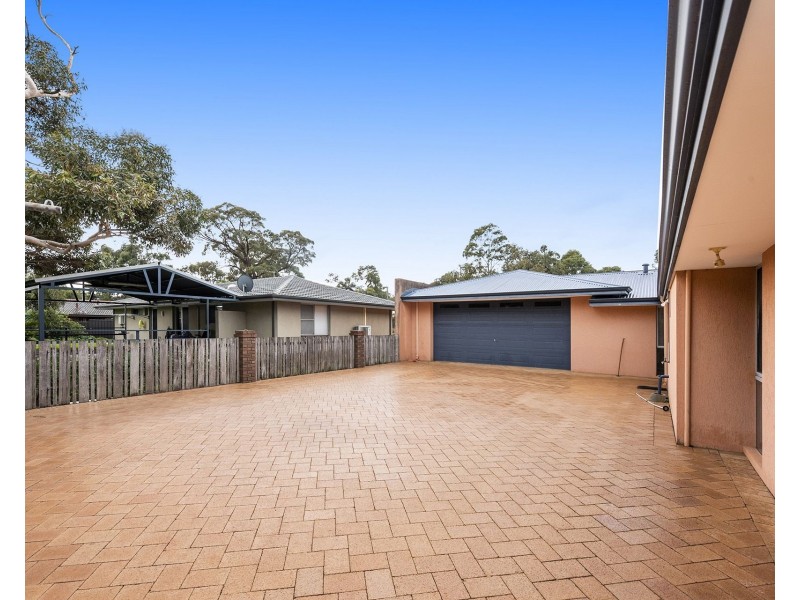 30 Robins Road, Kalamunda WA 6076
