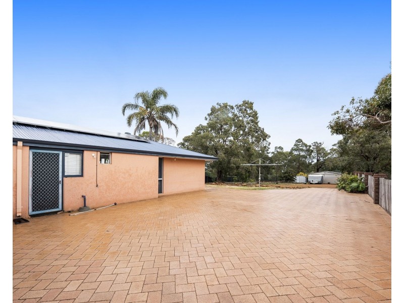 30 Robins Road, Kalamunda WA 6076