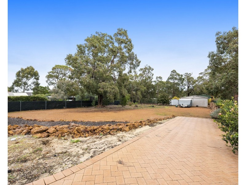 30 Robins Road, Kalamunda WA 6076