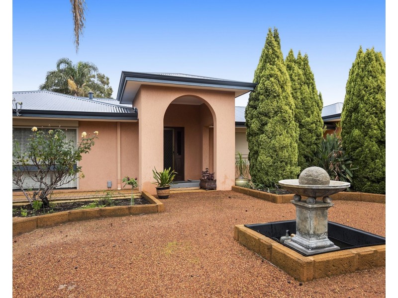 30 Robins Road, Kalamunda WA 6076