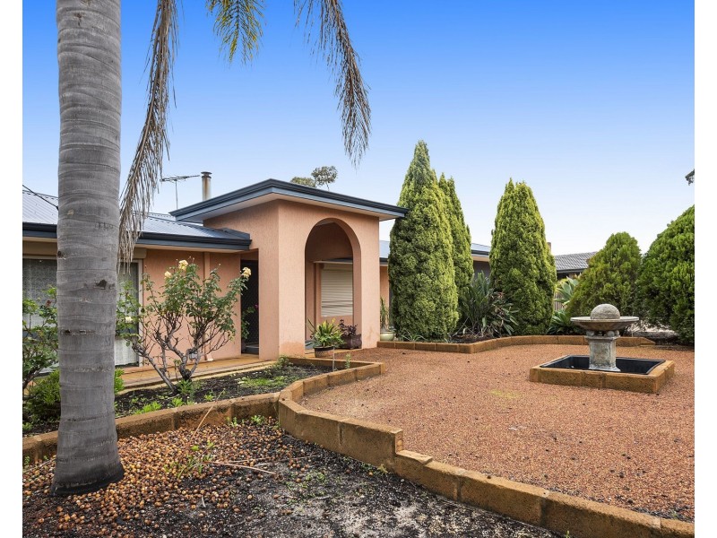 30 Robins Road, Kalamunda WA 6076