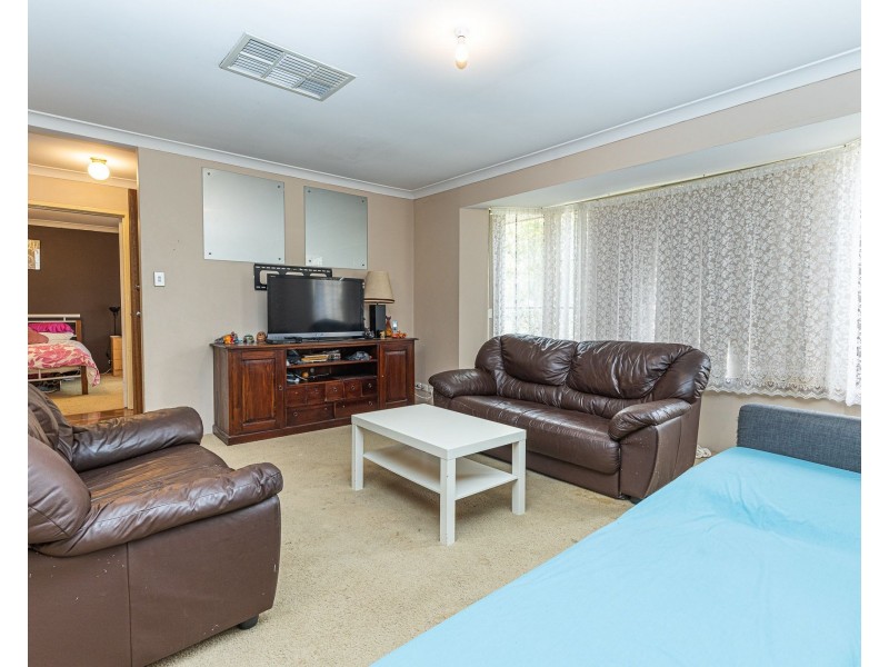 57 Golden Crescent, High Wycombe WA 6057