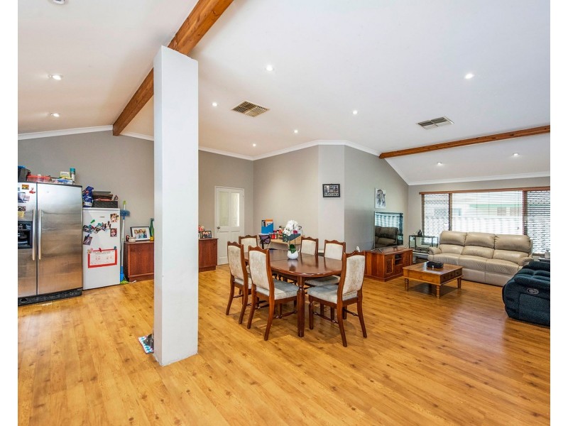 44 Birrine Gardens, High Wycombe WA 6057