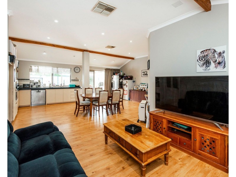 44 Birrine Gardens, High Wycombe WA 6057