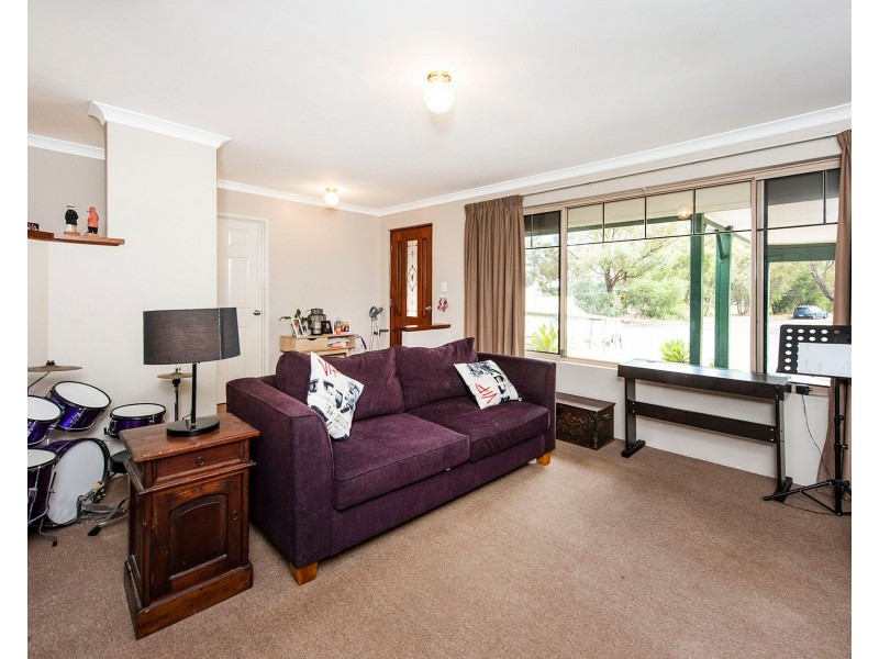44 Birrine Gardens, High Wycombe WA 6057