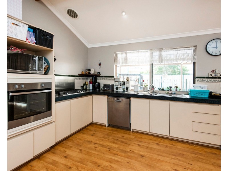 44 Birrine Gardens, High Wycombe WA 6057