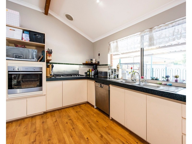 44 Birrine Gardens, High Wycombe WA 6057
