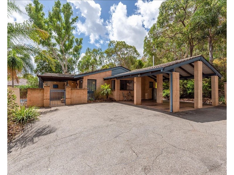 31 Girrawheen Drive, Gooseberry Hill WA 6076