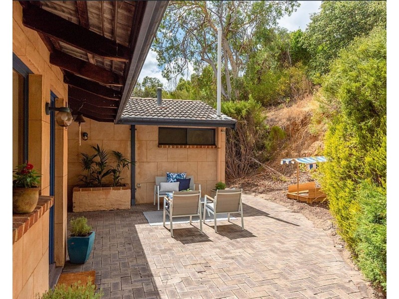 31 Girrawheen Drive, Gooseberry Hill WA 6076