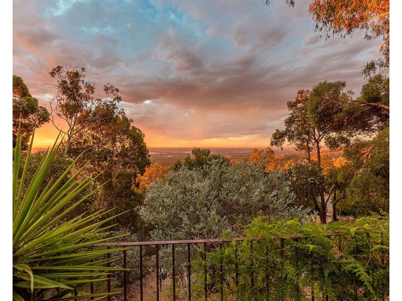 31 Girrawheen Drive, Gooseberry Hill WA 6076