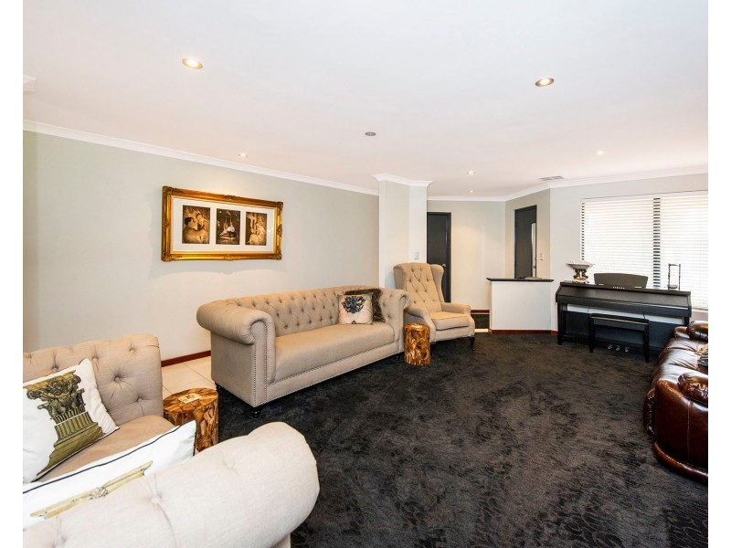 4 Fleet Circle, High Wycombe WA 6057