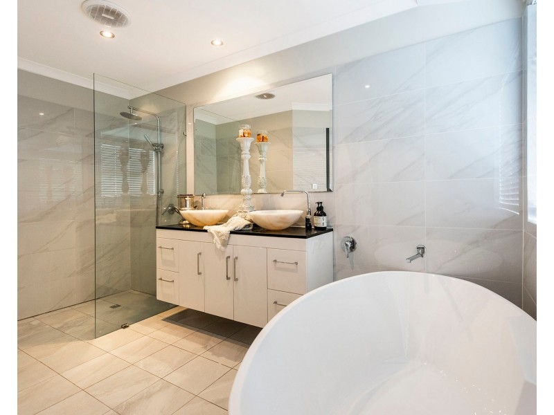 4 Fleet Circle, High Wycombe WA 6057