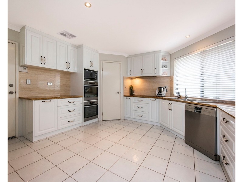 4 Fleet Circle, High Wycombe WA 6057