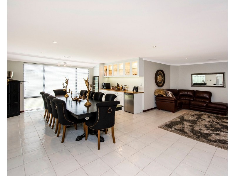 4 Fleet Circle, High Wycombe WA 6057