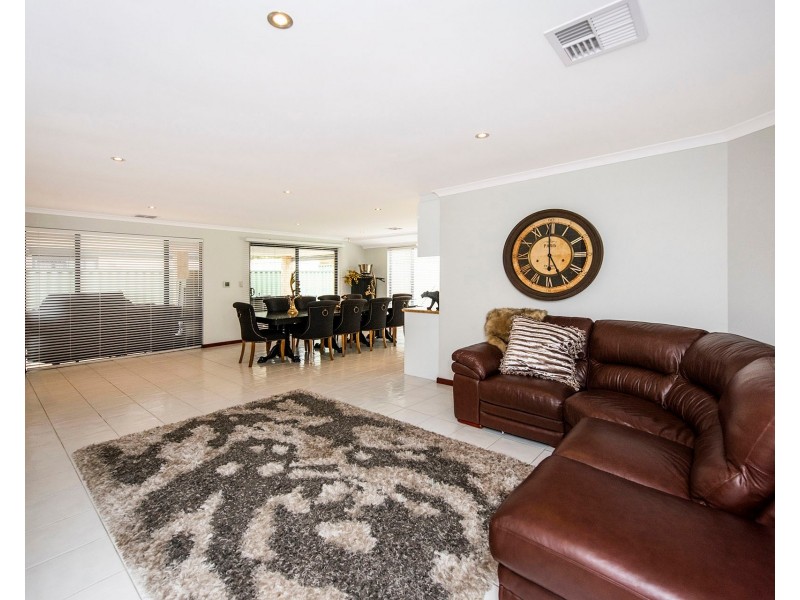 4 Fleet Circle, High Wycombe WA 6057