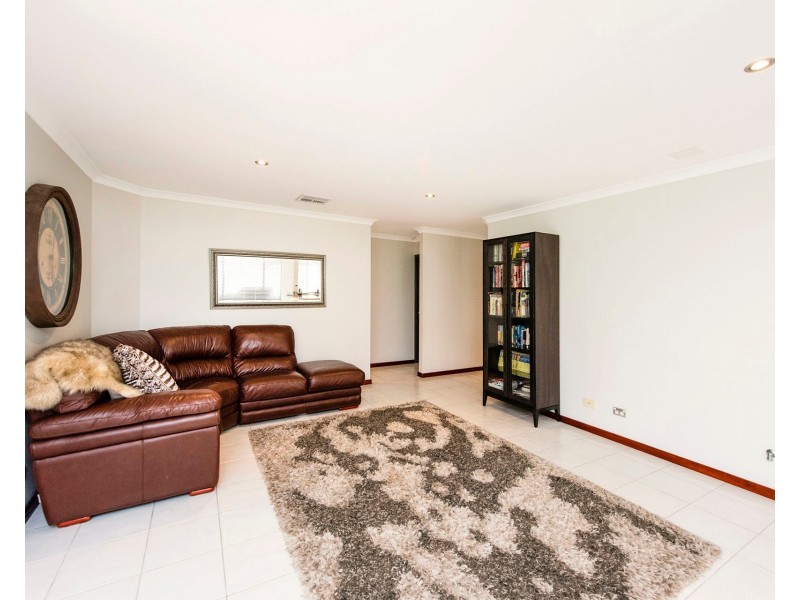 4 Fleet Circle, High Wycombe WA 6057