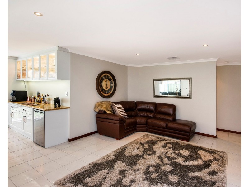 4 Fleet Circle, High Wycombe WA 6057