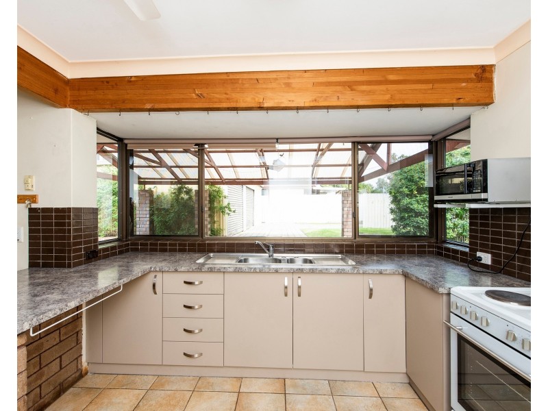 2 Falcon Court, High Wycombe WA 6057