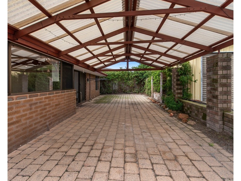 2 Falcon Court, High Wycombe WA 6057