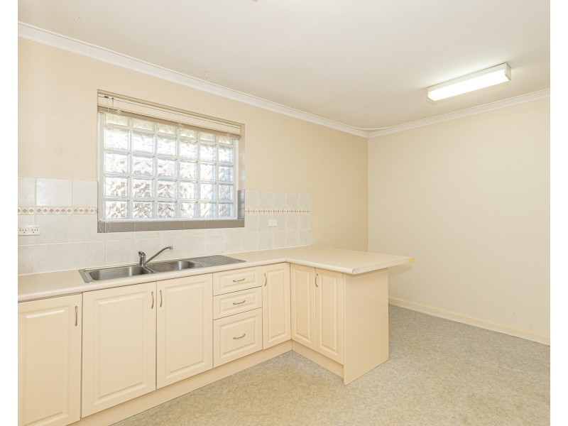 7/4 Abercorn Road, Forrestfield WA 6058