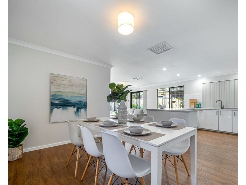13 Mannix Pass, Queens Park WA 6107