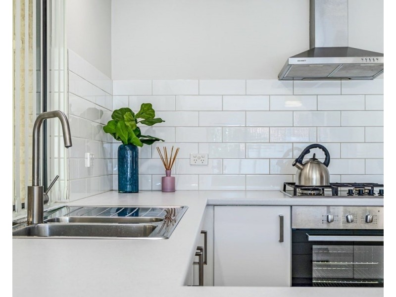 13 Mannix Pass, Queens Park WA 6107