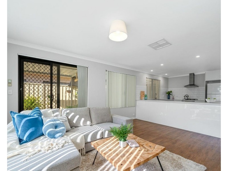 13 Mannix Pass, Queens Park WA 6107