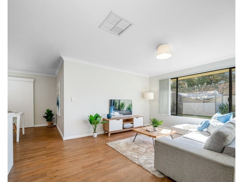 13 Mannix Pass, Queens Park WA 6107