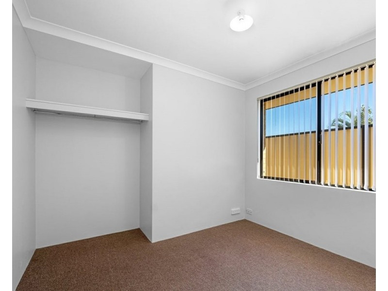 13 Mannix Pass, Queens Park WA 6107