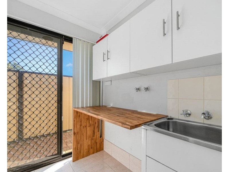 13 Mannix Pass, Queens Park WA 6107