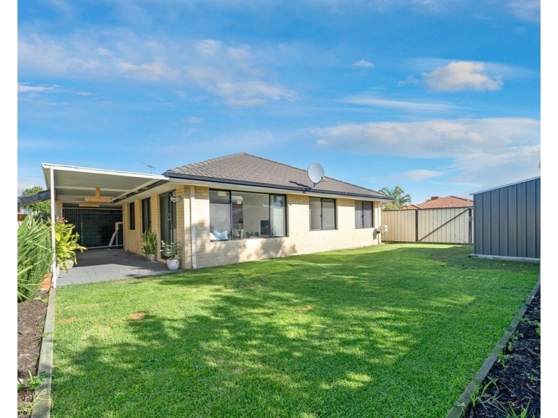 13 Mannix Pass, Queens Park WA 6107