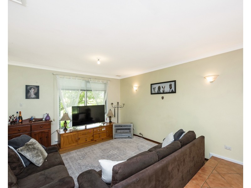 10 Meloway Drive, Maida Vale WA 6057