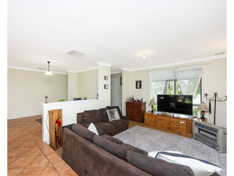 10 Meloway Drive, Maida Vale WA 6057