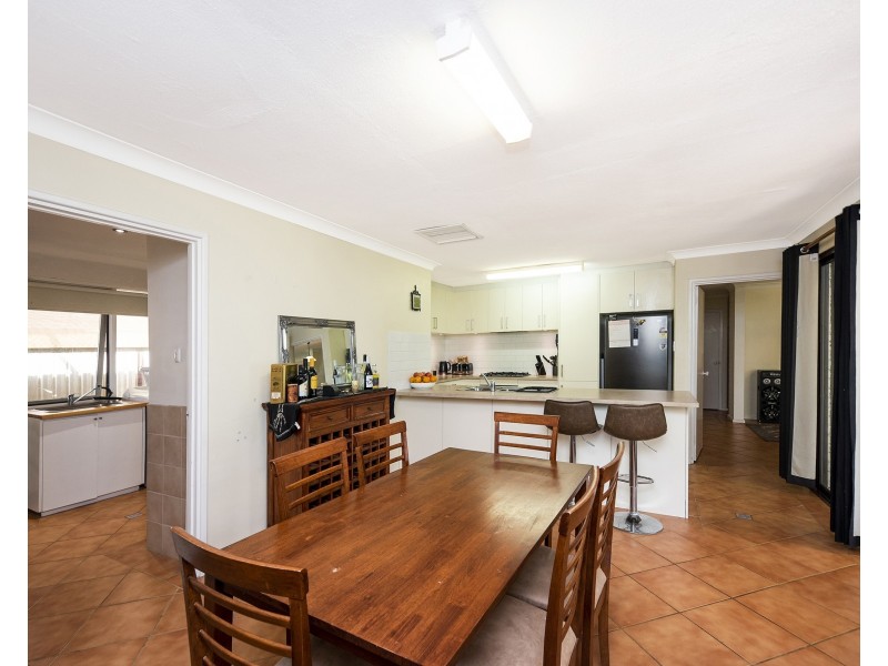 10 Meloway Drive, Maida Vale WA 6057