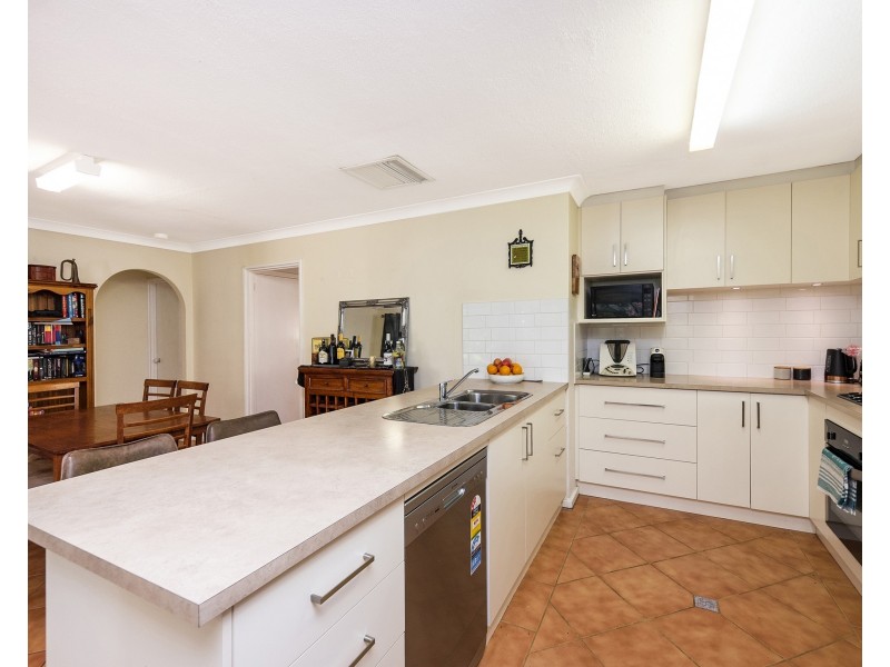 10 Meloway Drive, Maida Vale WA 6057