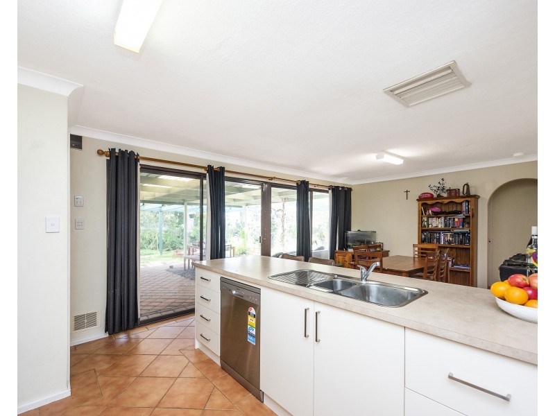 10 Meloway Drive, Maida Vale WA 6057