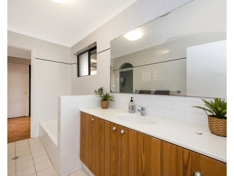 10 Meloway Drive, Maida Vale WA 6057