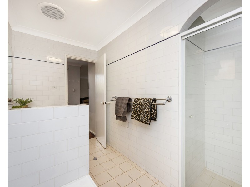 10 Meloway Drive, Maida Vale WA 6057