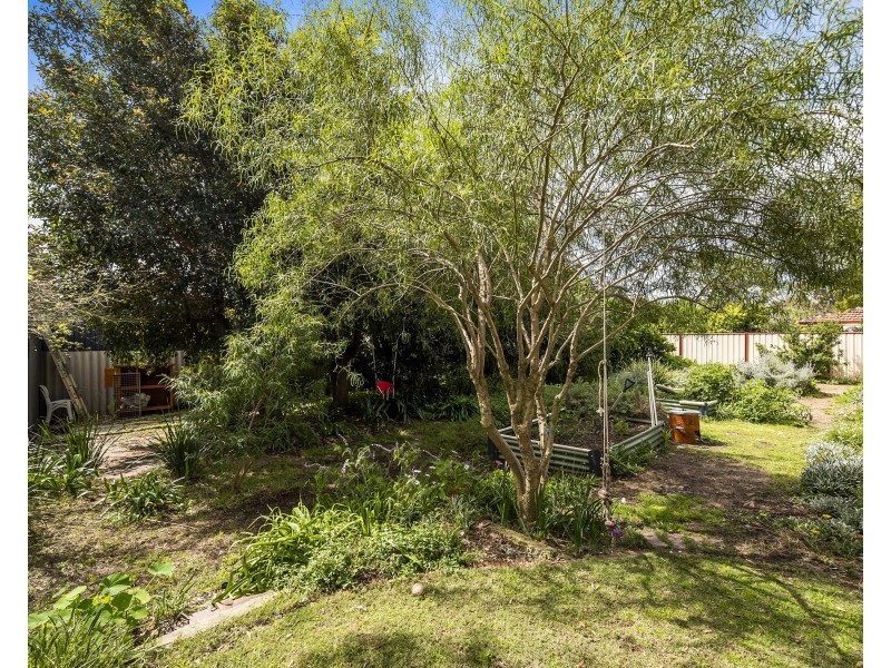 10 Meloway Drive, Maida Vale WA 6057