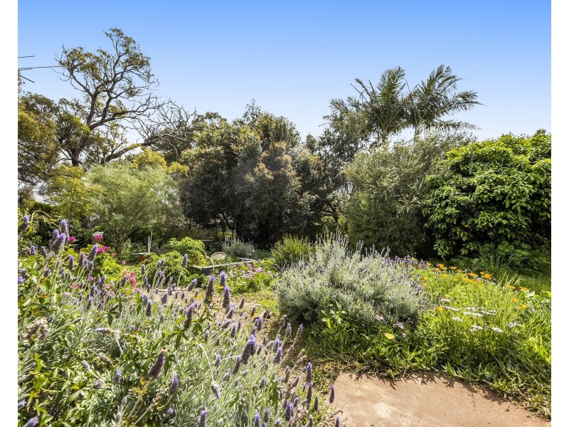 10 Meloway Drive, Maida Vale WA 6057