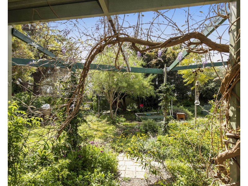 10 Meloway Drive, Maida Vale WA 6057