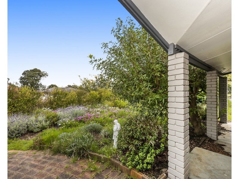 10 Meloway Drive, Maida Vale WA 6057