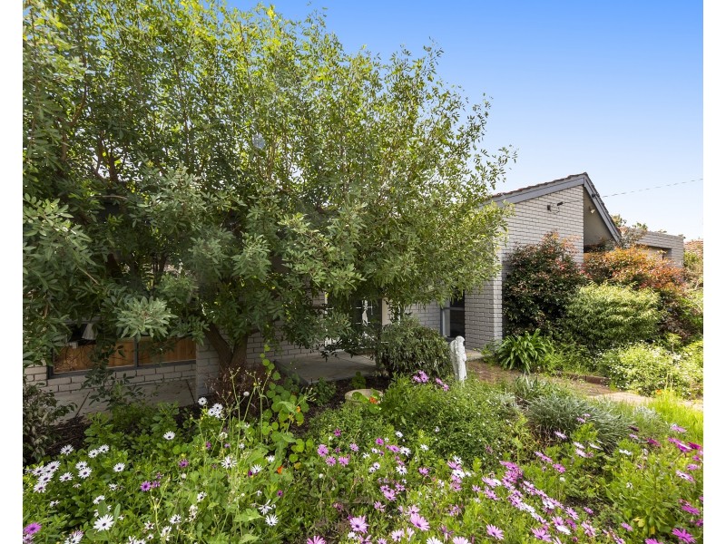 10 Meloway Drive, Maida Vale WA 6057