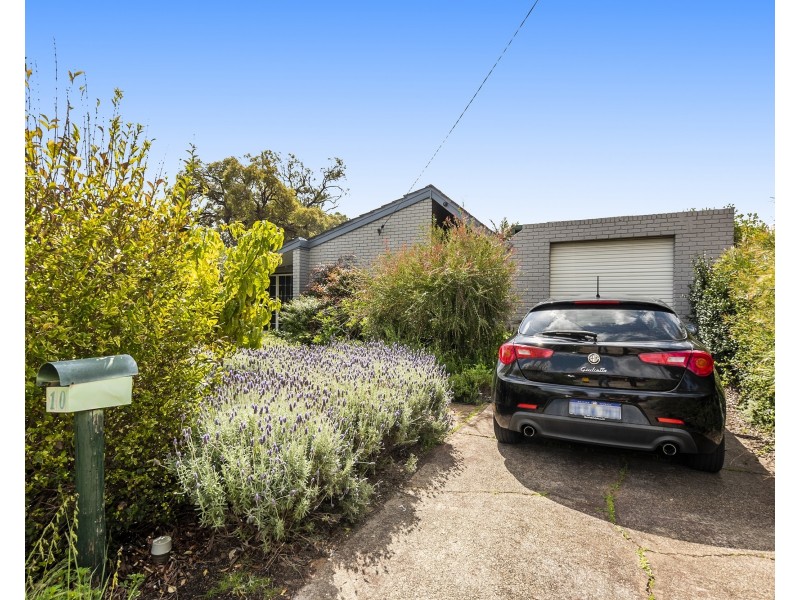 10 Meloway Drive, Maida Vale WA 6057