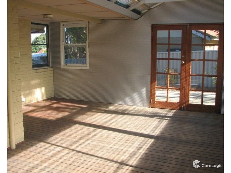 27 Clianthus Way, Koongamia WA 6056